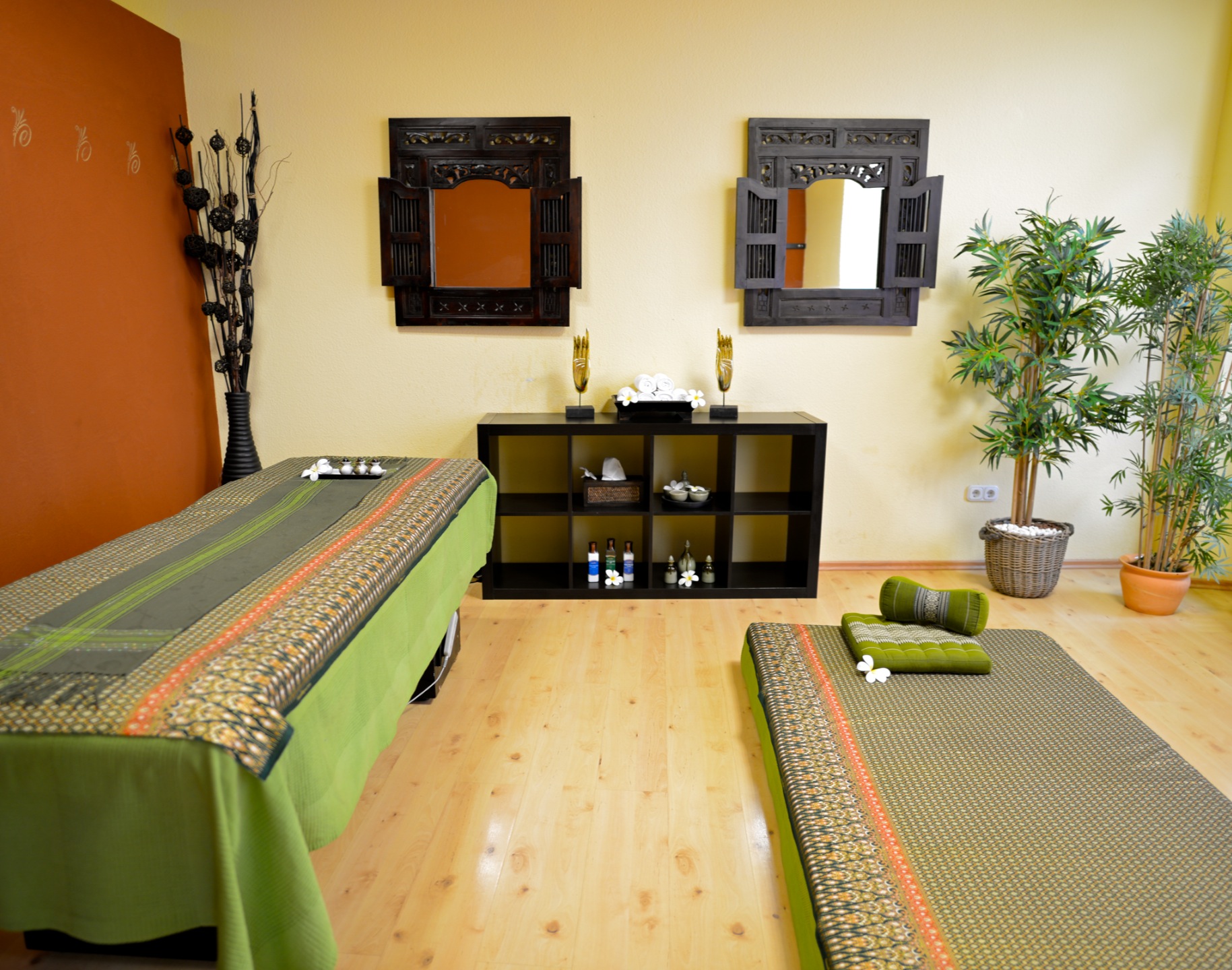 Erster Thai Massage Raum Weitwinkel