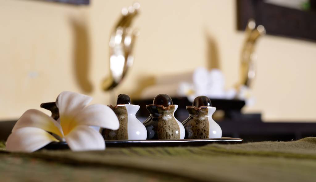 Erster Thai Massage Raum Öle und Malve